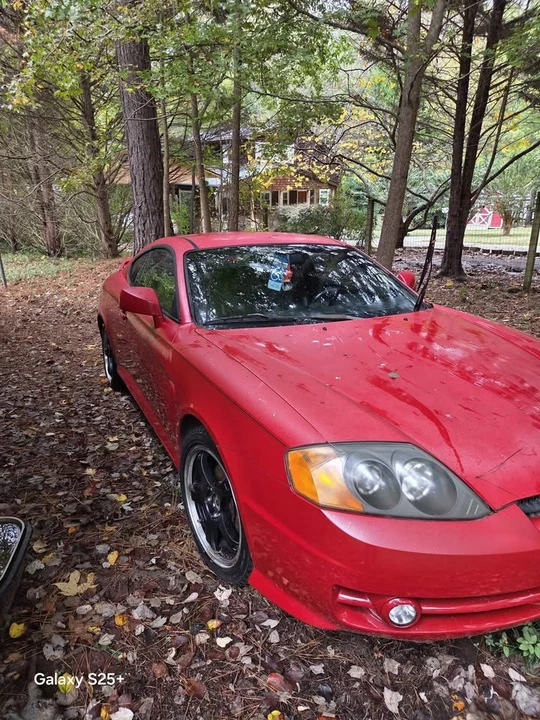 2004 Hyundai Tiburon - Image 2 of 11