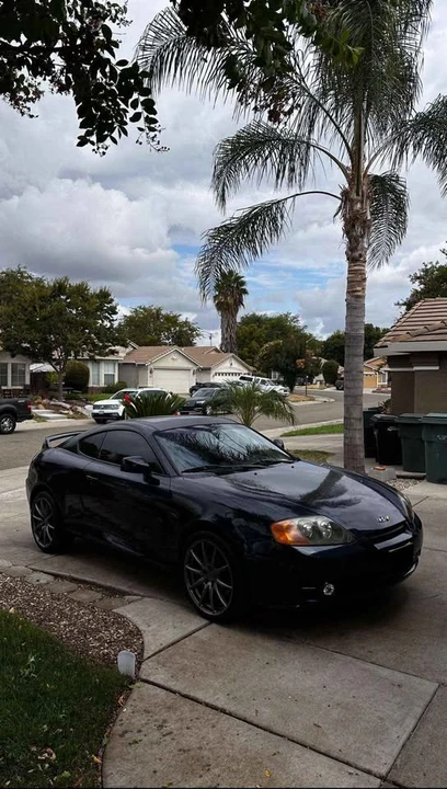 2004 Hyundai Tiburon - Image 5 of 8
