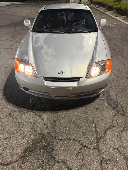 2004 Hyundai Tiburon - Image 6 of 11
