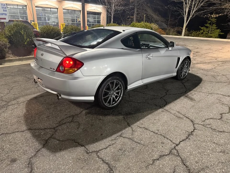 2004 Hyundai Tiburon - Image 4 of 11
