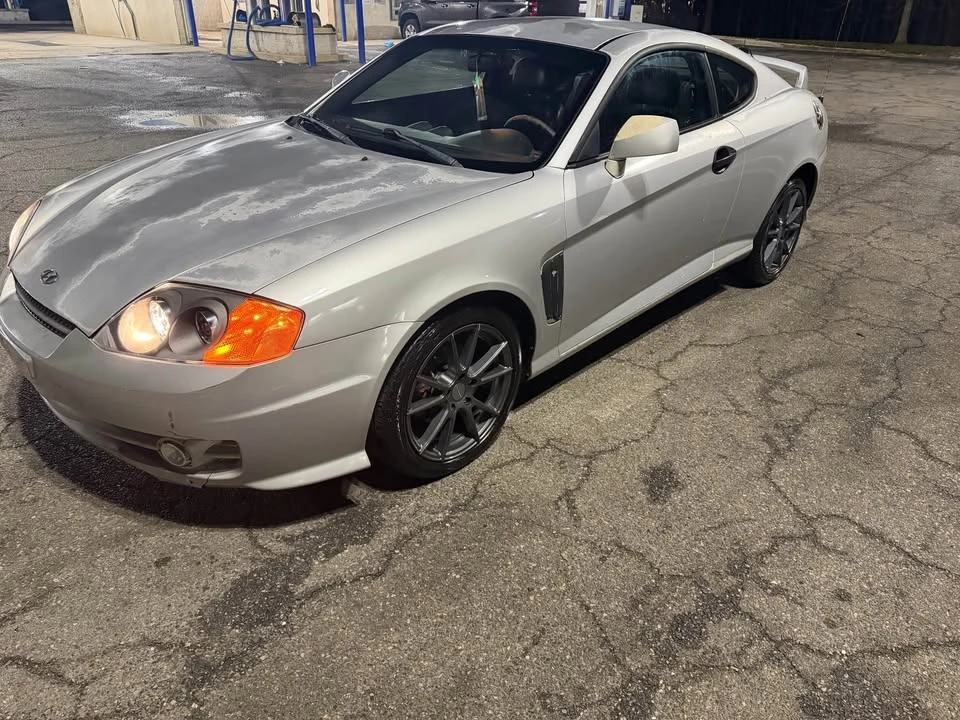 2004 Hyundai Tiburon - Image 2 of 11