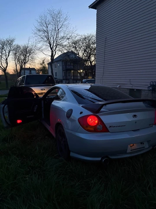 2004 Hyundai Tiburon - Image 4 of 5
