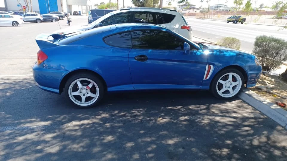 2004 Hyundai Tiburon - Image 2 of 10
