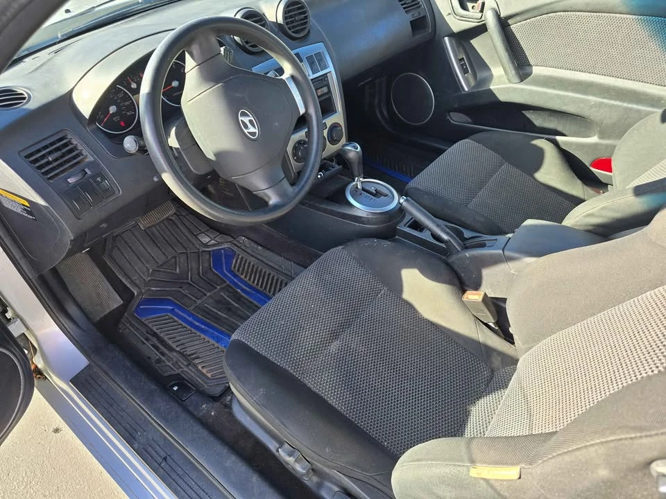 2004 Hyundai Tiburon - Image 5 of 8