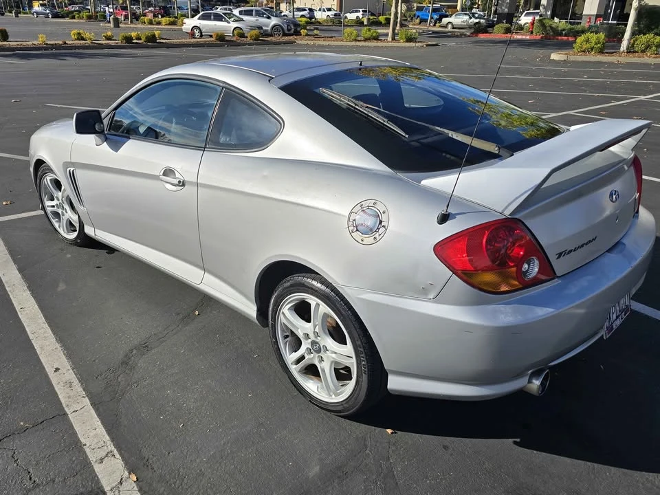 2004 Hyundai Tiburon - Image 3 of 8
