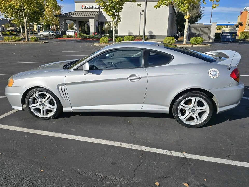 2004 Hyundai Tiburon - Image 4 of 8