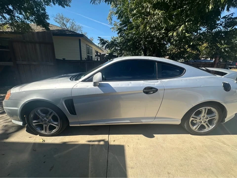 2004 Hyundai Tiburon - Image 9 of 11