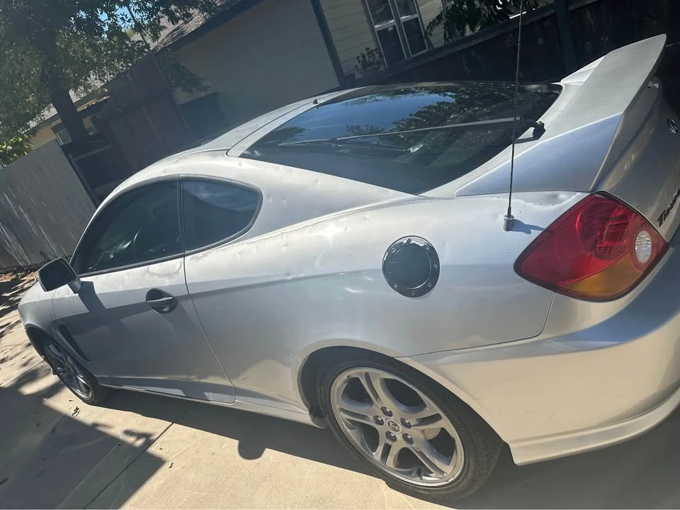 2004 Hyundai Tiburon - Image 10 of 11
