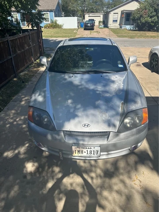 2004 Hyundai Tiburon - Image 7 of 11