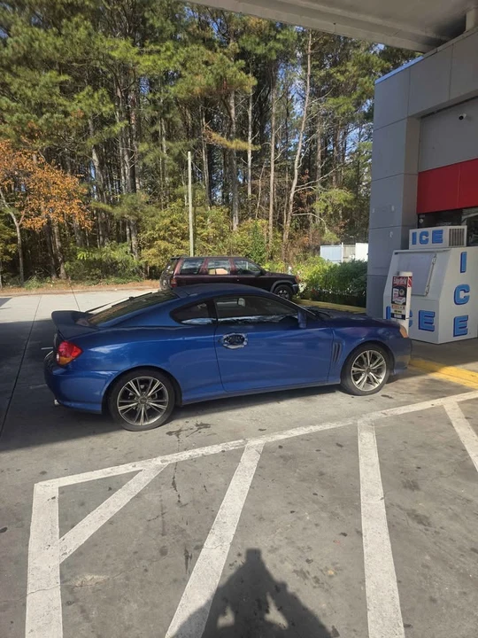2004 Hyundai Tiburon - Image 3 of 4