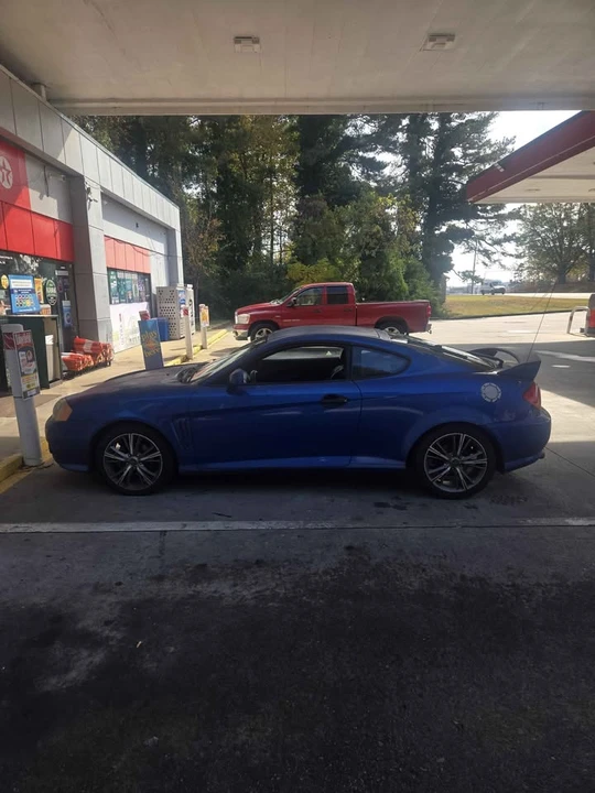 2004 Hyundai Tiburon - Image 2 of 4