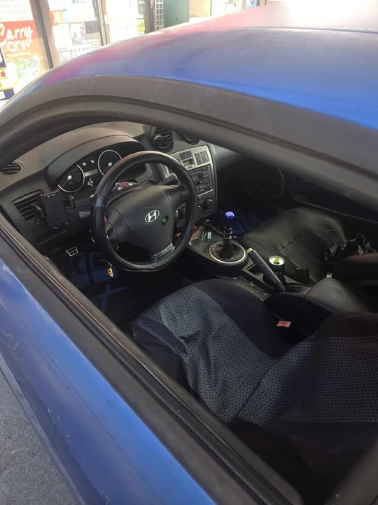 2004 Hyundai Tiburon - Image 4 of 4