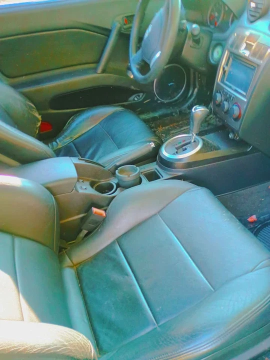 2004 Hyundai Tiburon - Image 5 of 6