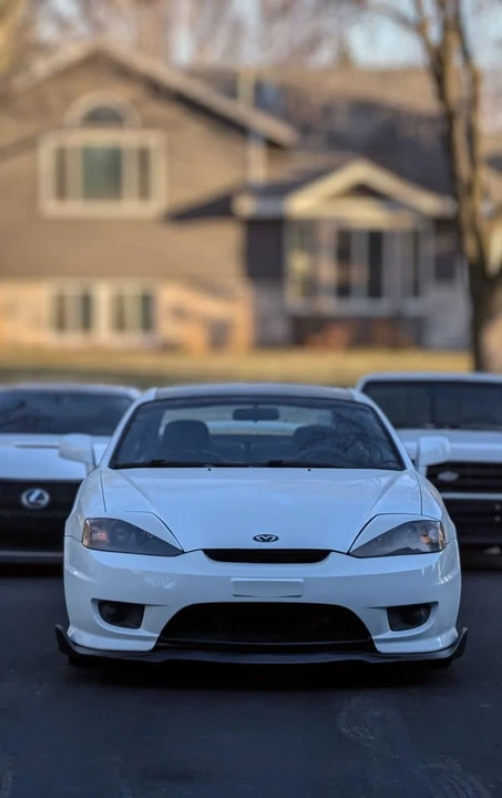 2004 Hyundai Tiburon - Image 3 of 19