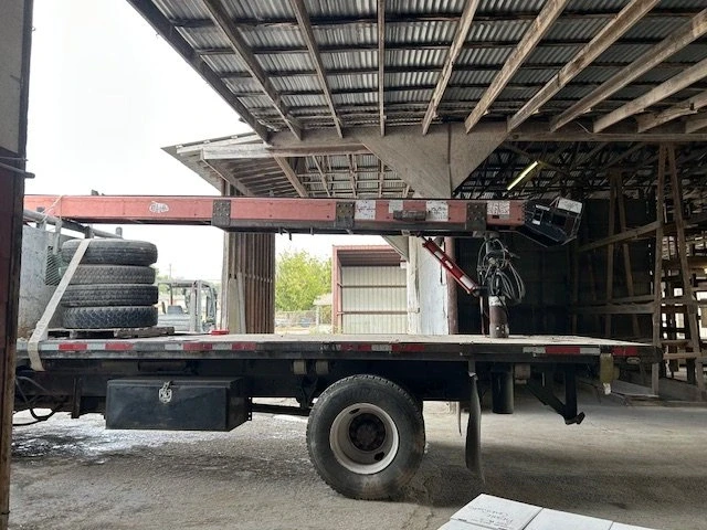 2004 International 4300 - Image 7 of 9