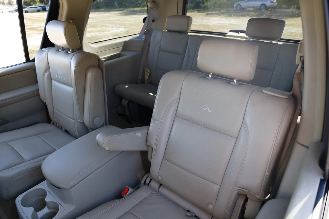 2004 Infiniti QX80 - Image 8 of 12