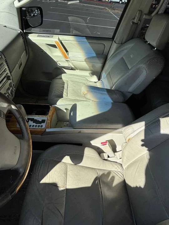 2004 Infiniti QX80 - Image 10 of 13