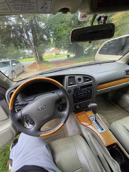2004 Infiniti QX4 - Image 9 of 12