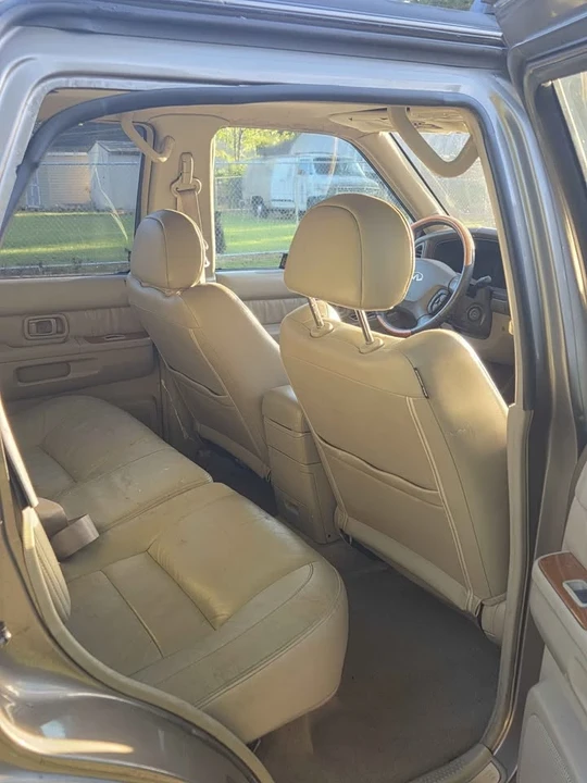 2004 Infiniti QX4 - Image 7 of 12