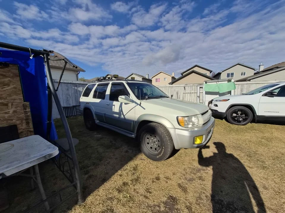 2004 Infiniti QX4 - Image 4 of 15