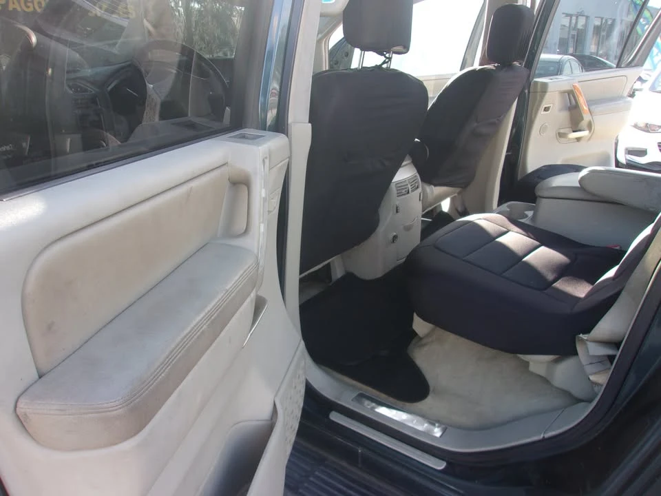 2004 Infiniti QX80 - Image 12 of 19