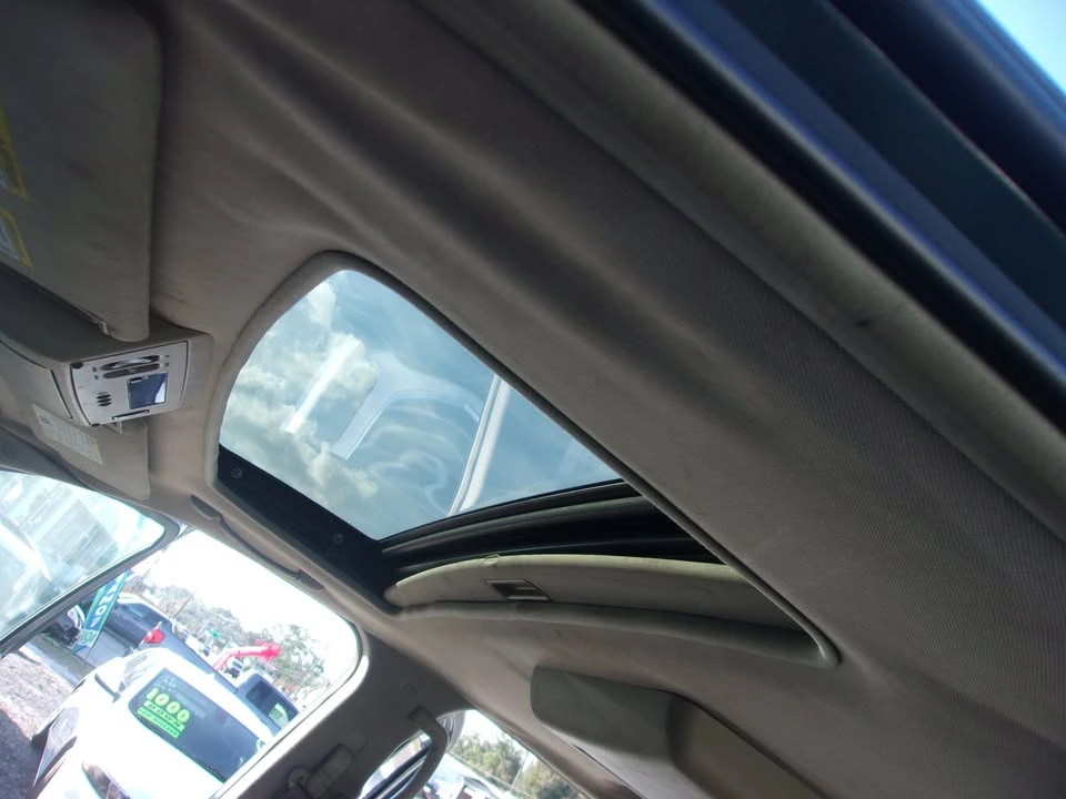 2004 Infiniti QX80 - Image 11 of 19