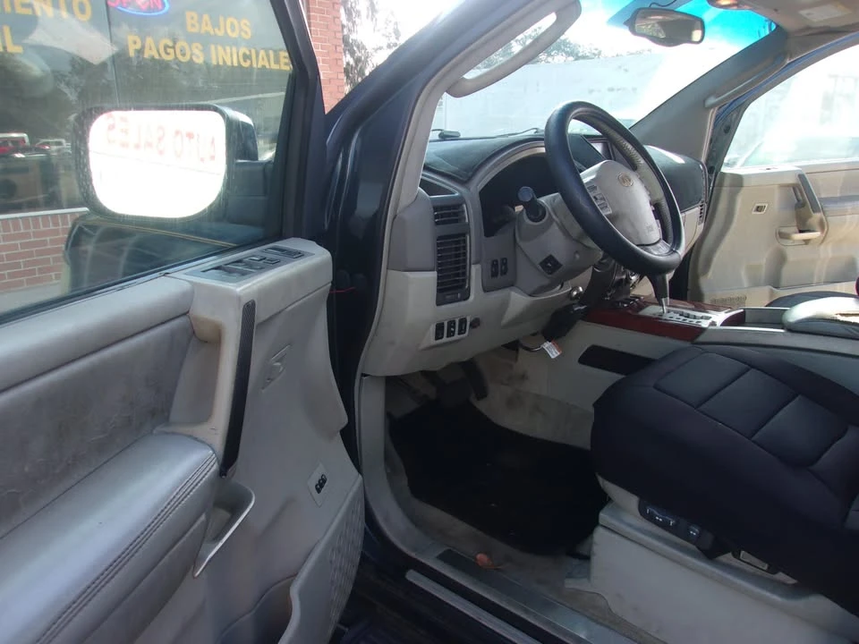 2004 Infiniti QX80 - Image 9 of 19