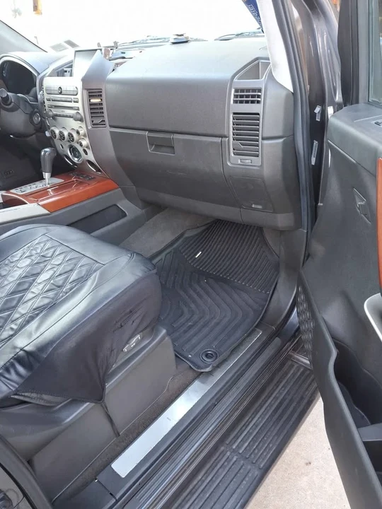 2004 Infiniti QX80 - Image 6 of 13