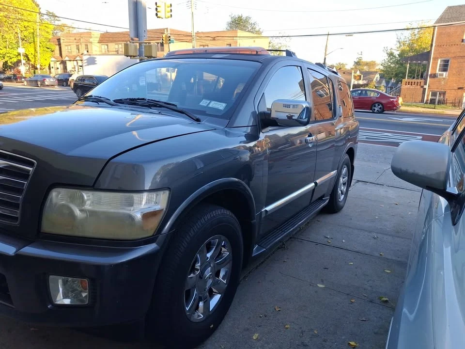 2004 Infiniti QX80 - Image 11 of 13