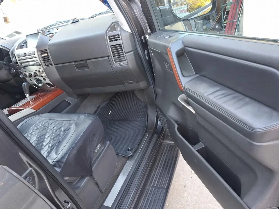 2004 Infiniti QX80 - Image 5 of 13
