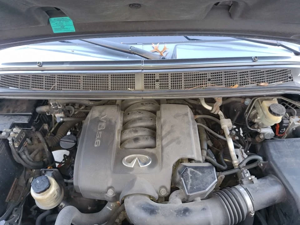 2004 Infiniti QX80 - Image 2 of 13