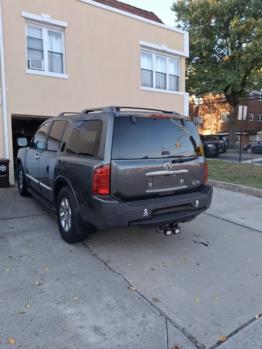 2004 Infiniti QX80 - Image 10 of 13