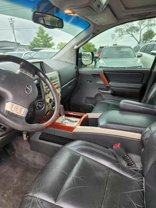 2004 Infiniti QX80 - Image 8 of 11