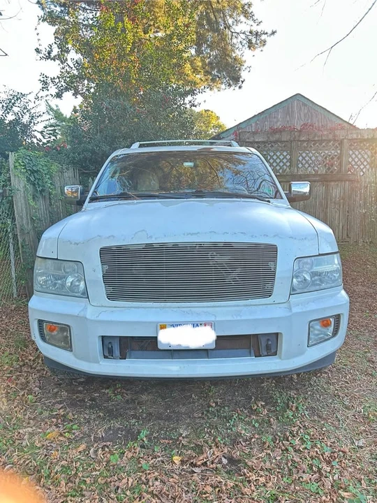 2004 Infiniti QX80 - Image 3 of 4