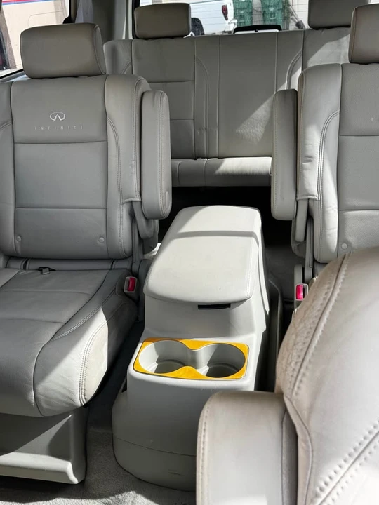 2004 Infiniti QX80 - Image 7 of 8