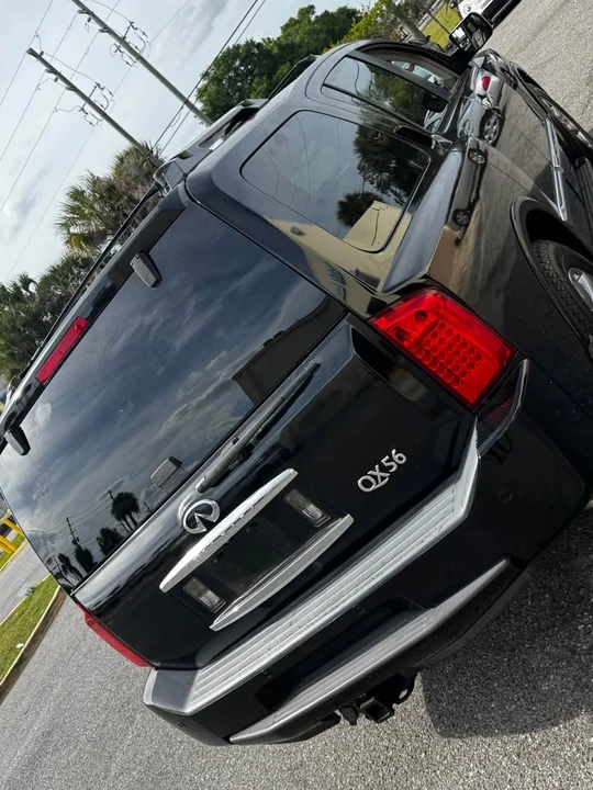 2004 Infiniti QX80 - Image 2 of 8
