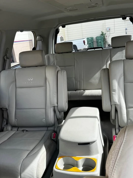 2004 Infiniti QX80 - Image 6 of 8