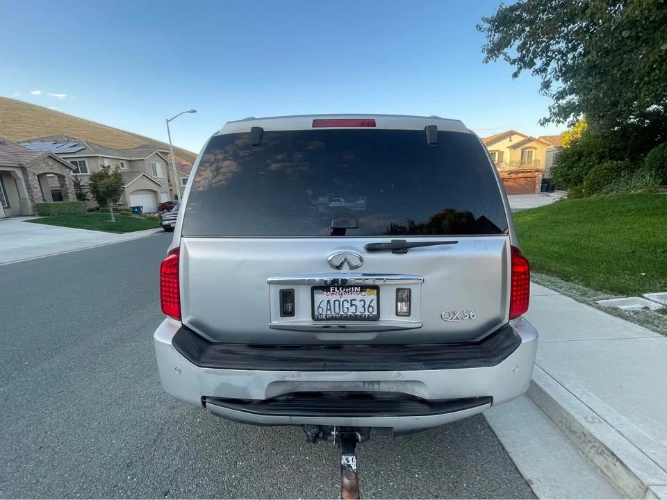 2004 Infiniti QX80 - Image 8 of 14
