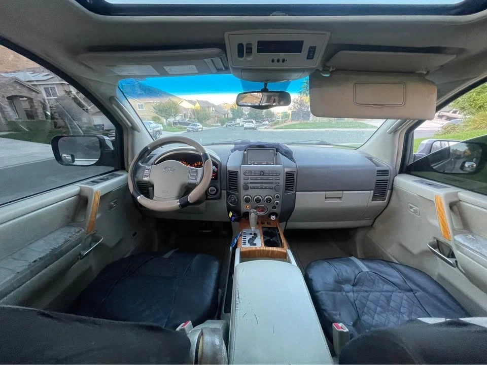 2004 Infiniti QX80 - Image 10 of 14