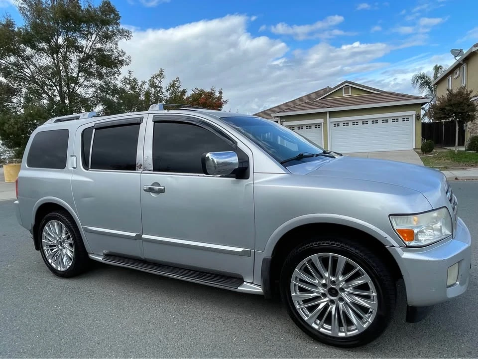 2004 Infiniti QX80 - Image 2 of 10