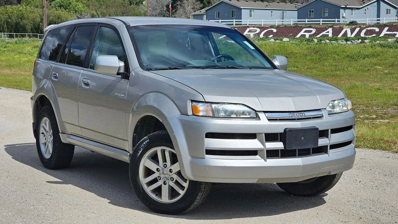 2004 Isuzu - Image 4 of 21