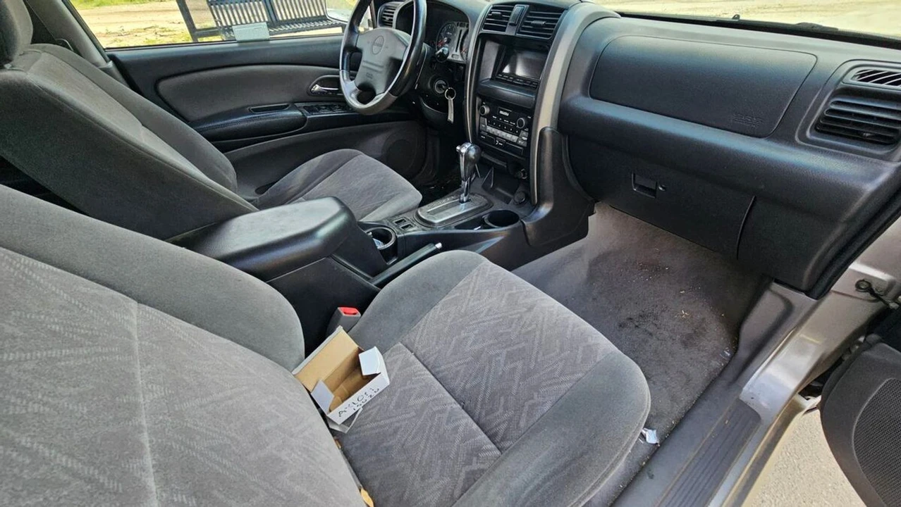 2004 Isuzu - Image 10 of 21