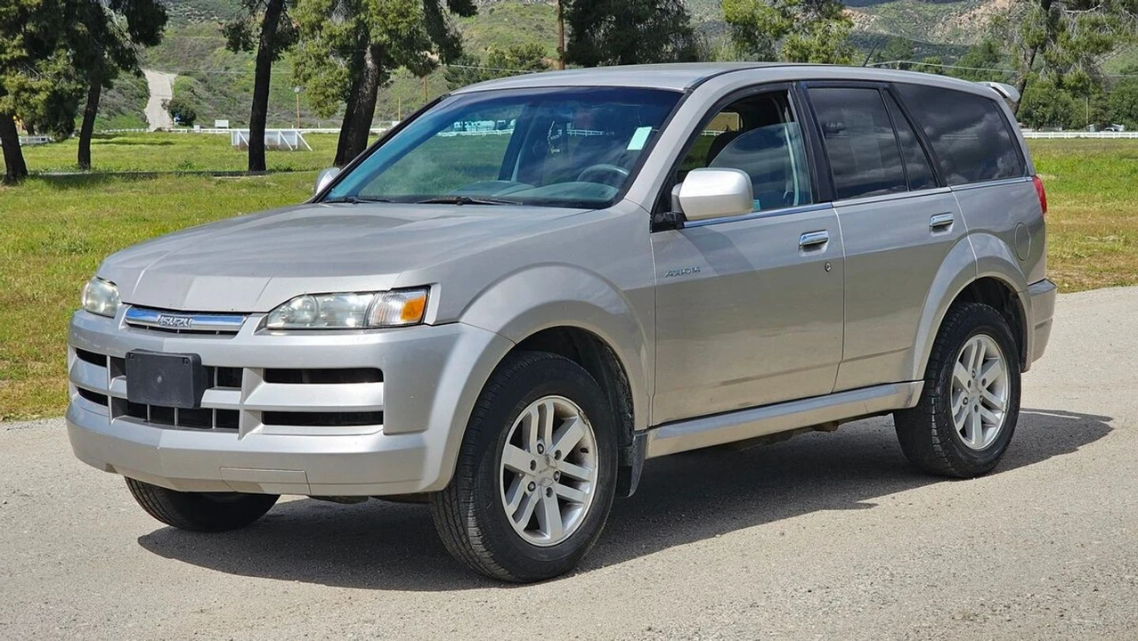 2004 Isuzu - Image 2 of 21