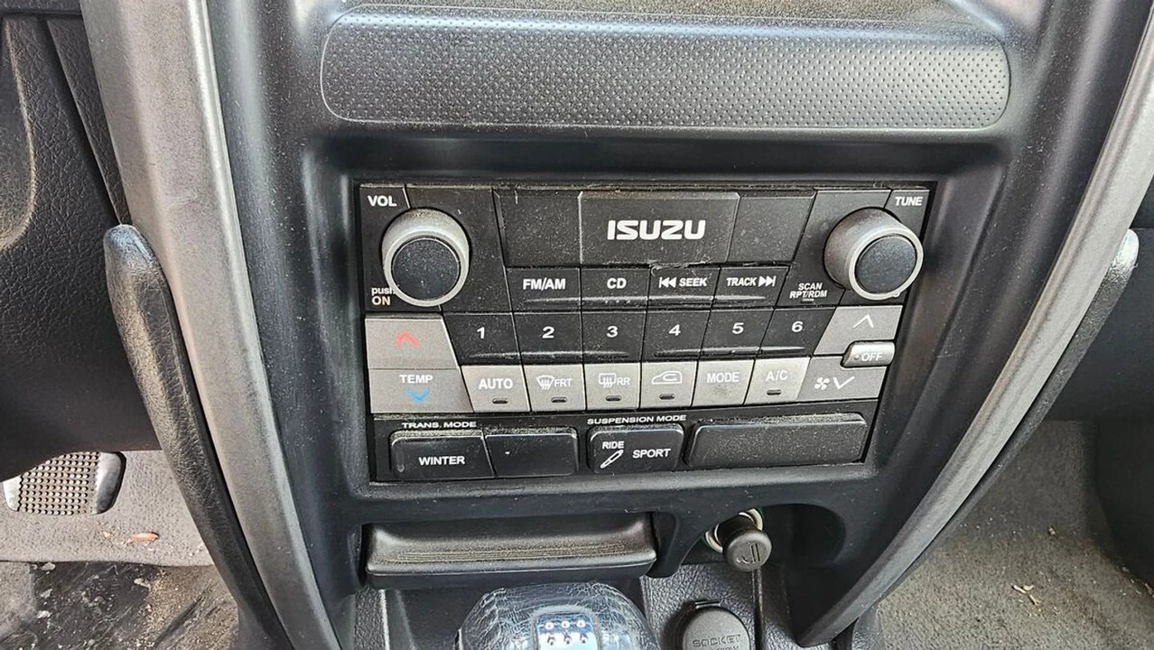 2004 Isuzu - Image 20 of 21