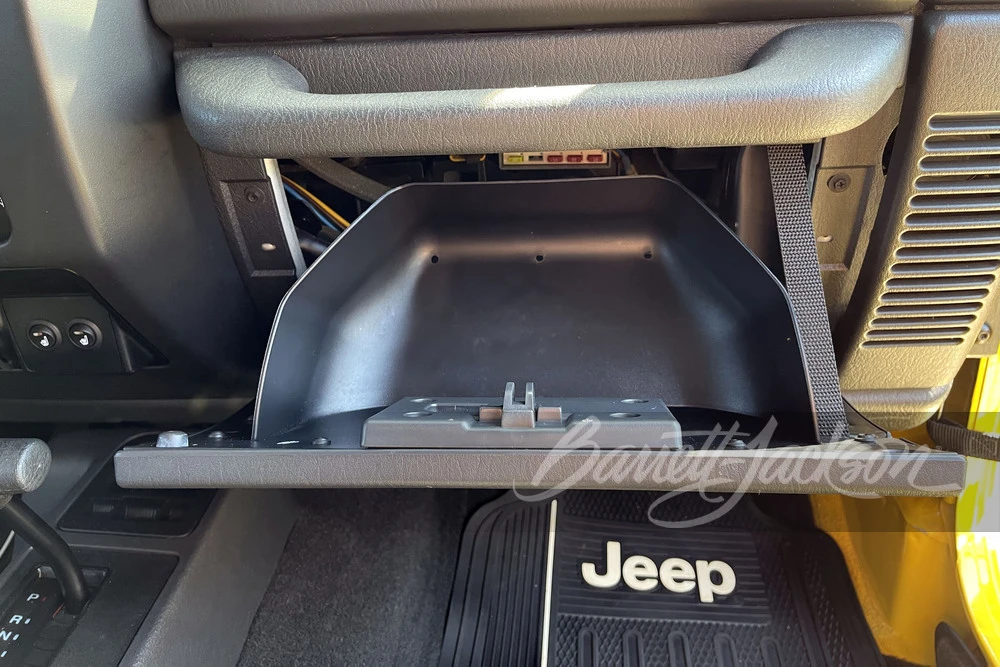 2004 Jeep TJ Wrangler - Image 13 of 30