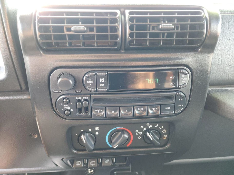 2004 Jeep TJ Wrangler - Image 9 of 12