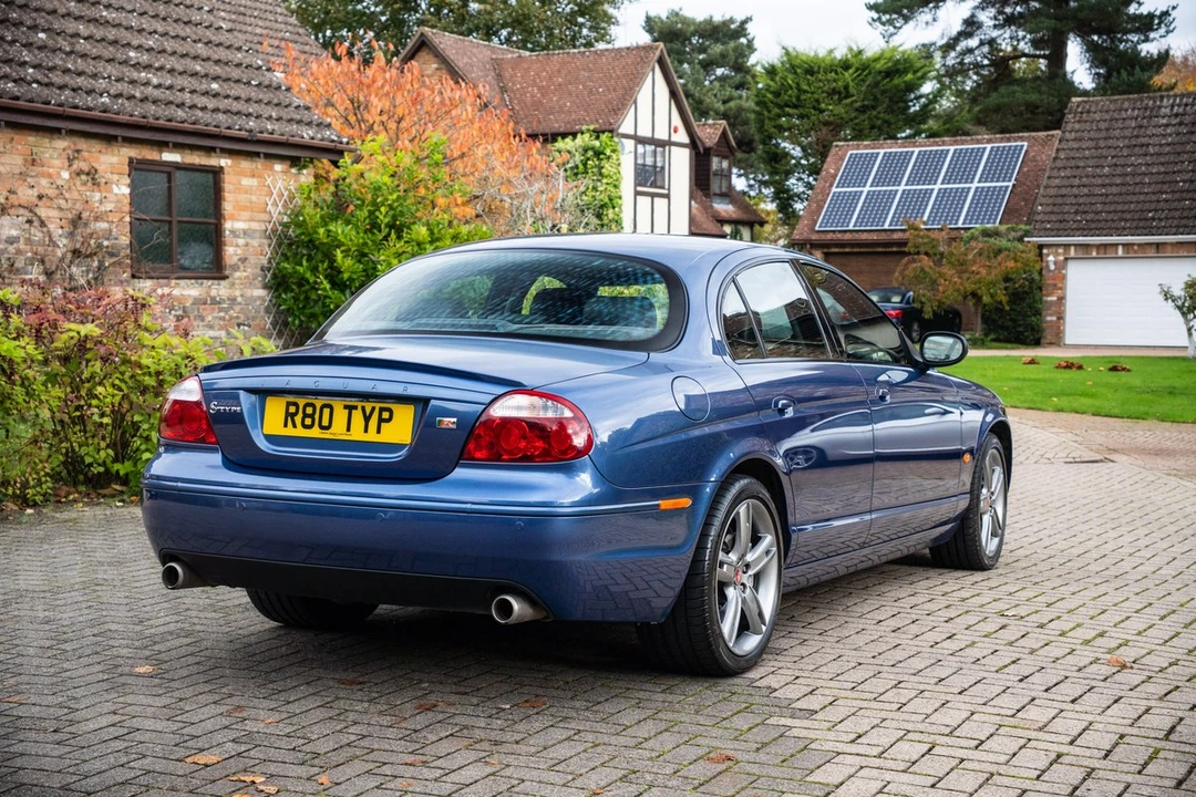 2004 Jaguar S-Type 2nd Gen - Image 17 of 30