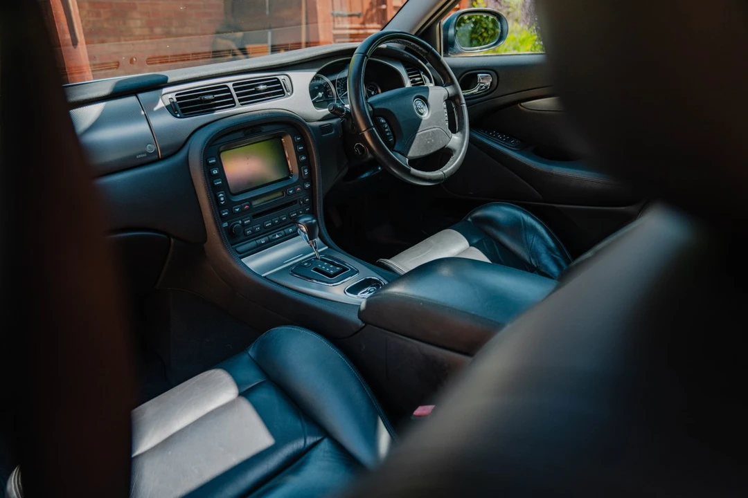 2004 Jaguar S-Type 2nd Gen - Image 18 of 30