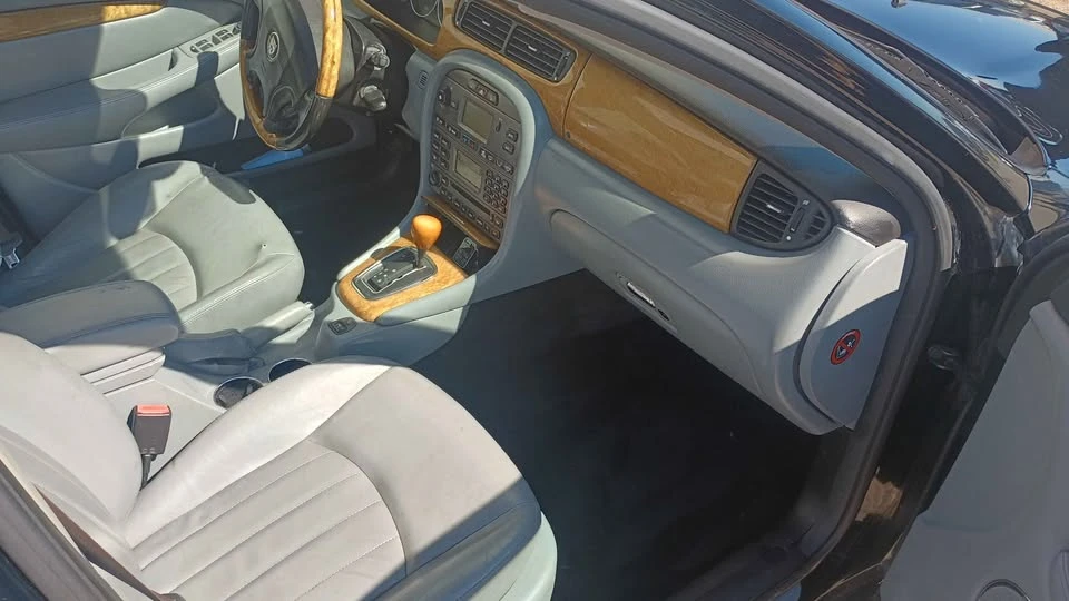 2004 Jaguar XE - Image 10 of 12