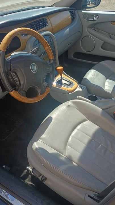 2004 Jaguar XE - Image 7 of 12